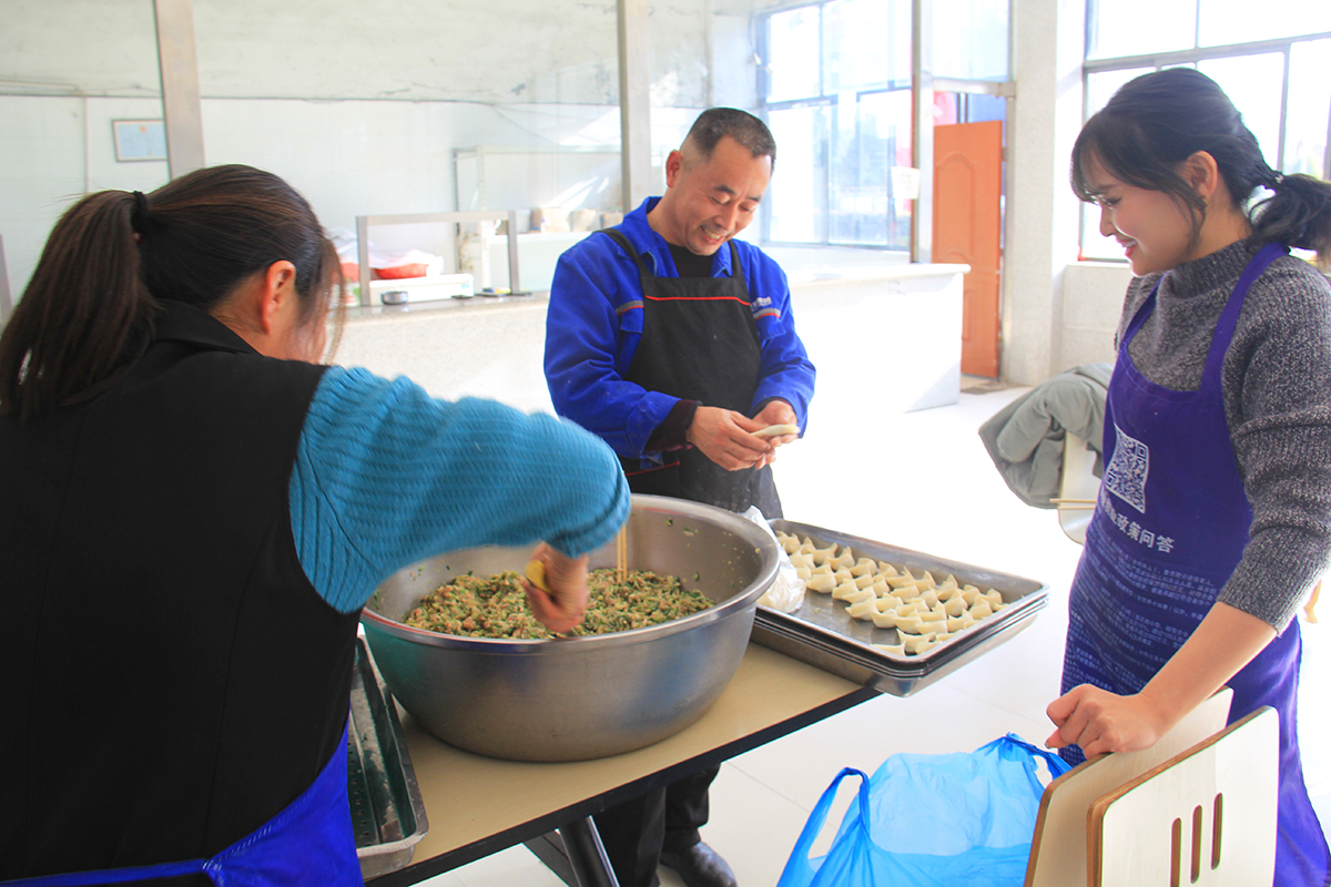 豪家集團丨“情暖冬至，溫暖豪家”冬至包餃子活動1