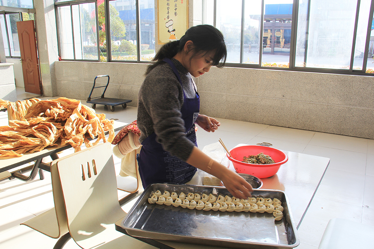 豪家集團丨“情暖冬至，溫暖豪家”冬至包餃子活動