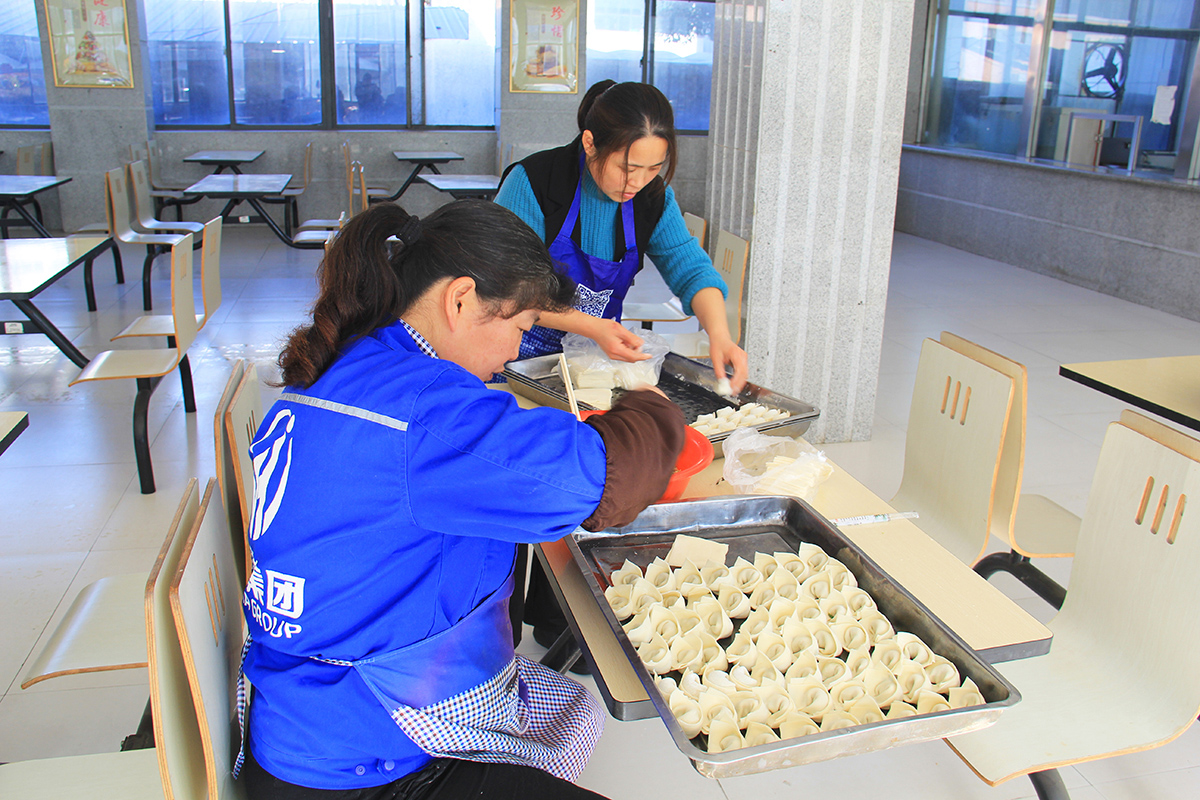 豪家集團丨“情暖冬至，溫暖豪家”冬至包餃子活動4